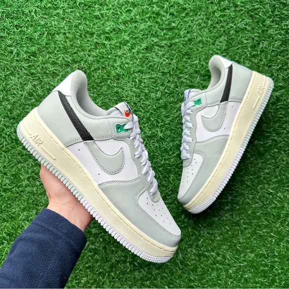 Nike Air Force 1 ‘07 Lv8 Light Silver / Black - Picture 3 of 14